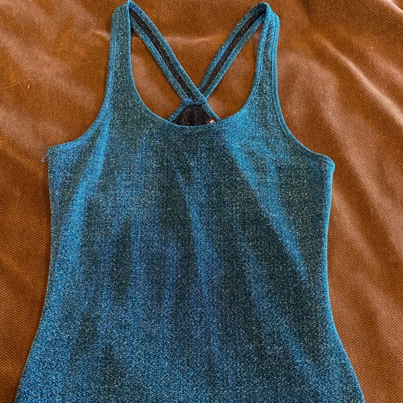 5 tank tops. XS(2) S(1) M(2) - Picture 6 of 10